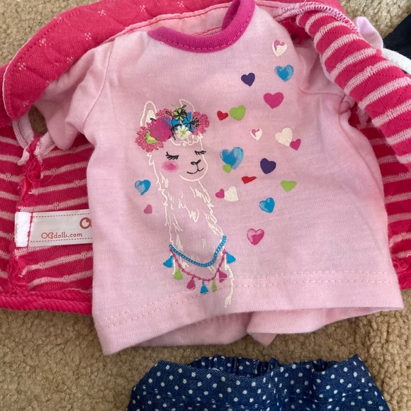 Lot of FIVE Our Generation doll outfits and 1 extra top - Picture 8 of 10